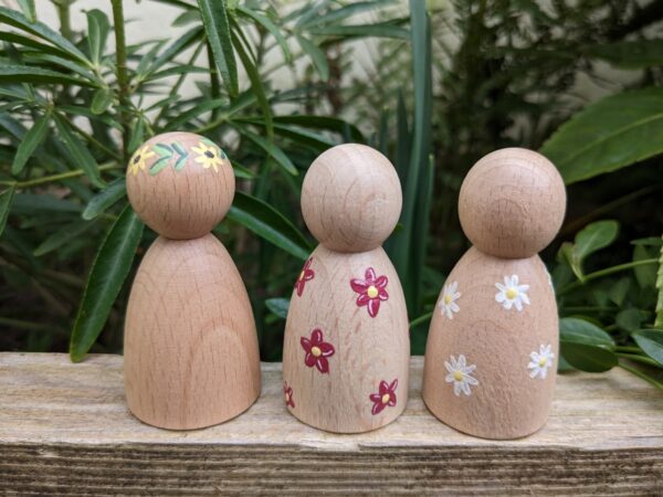 Little Ones: flower peg dolls