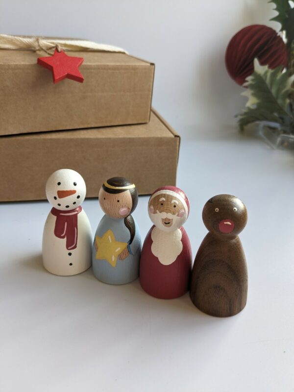 Little Ones: festive peg dolls