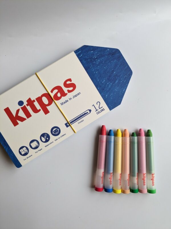 Little ones: 12 pack kitpas crayons with holder