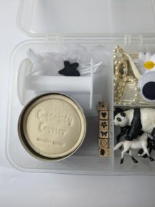 Little Ones: sensory dough travel box